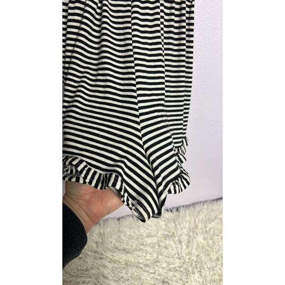 Black and White Summer Romper Juniors Size Large - Picture 5 of 5